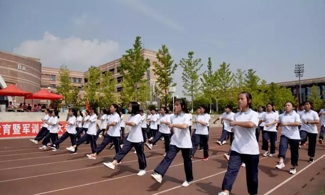 2020遵义航天中学高_2017届贵州遵义航天高中高三10月文综政治