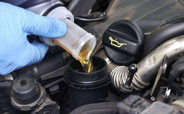 汽车定期保养的小知识，这样东西您可能从来想不起来要更换