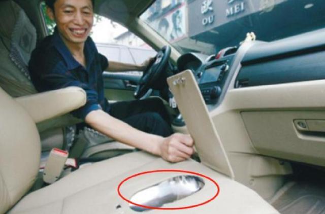 高速堵车尿急憋不住?教你一小妙招,男女通用,方便还不尴尬