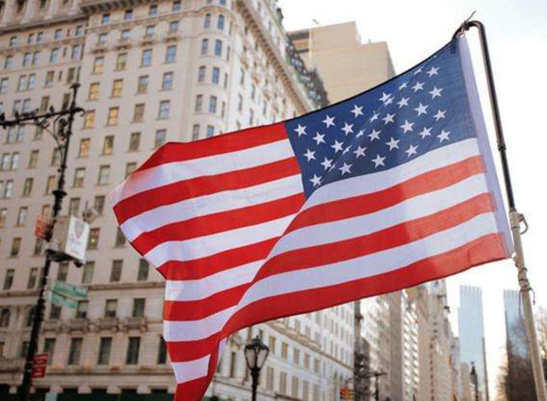 美国人都不喜欢存钱,为什么他们看起来还是非