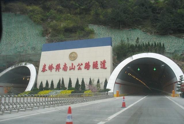 国内有有条高速隧道,36公里问鼎全球,"蓝天白云"遍布隧道