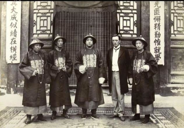晚清时期官员和外国官员真实合影照片 晚清时期官员和外国官员真实合影照片