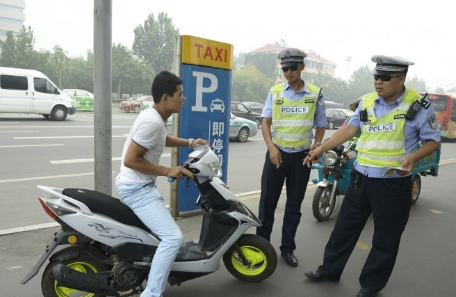 骑电动车要考驾照?且学费还不便宜?交警:莫着急,这类车无需考