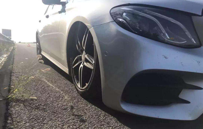 40万奔驰集体出现减震断裂,厂家不理睬,车主