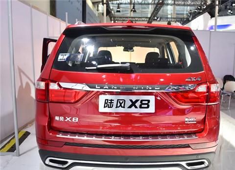 陆风X8:车身整体线条流畅,全身比例很协调