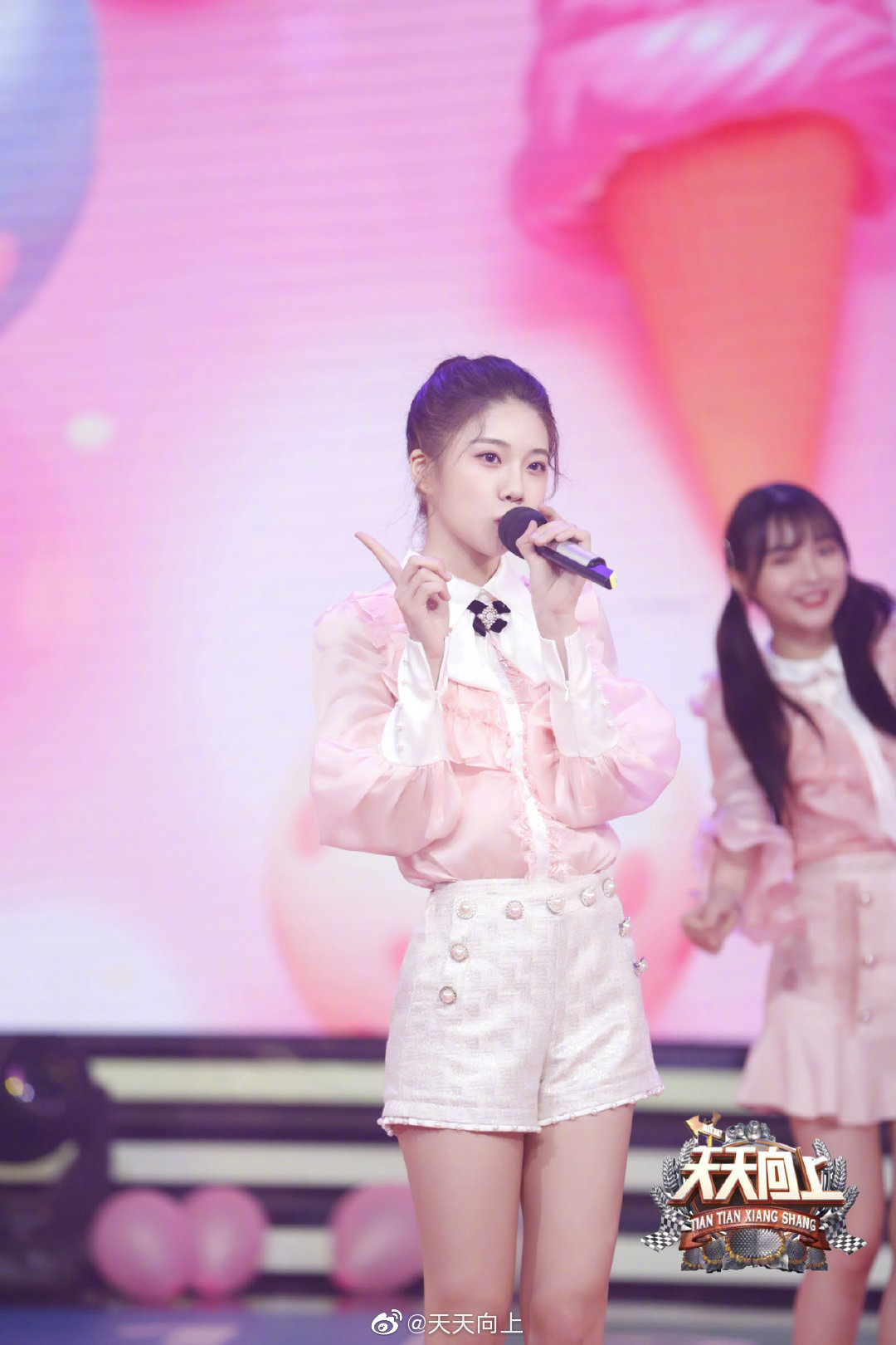天天向上表演秀snh48-李艺彤 林思意 费沁源 沈梦瑶 许杨玉琢 张昕
