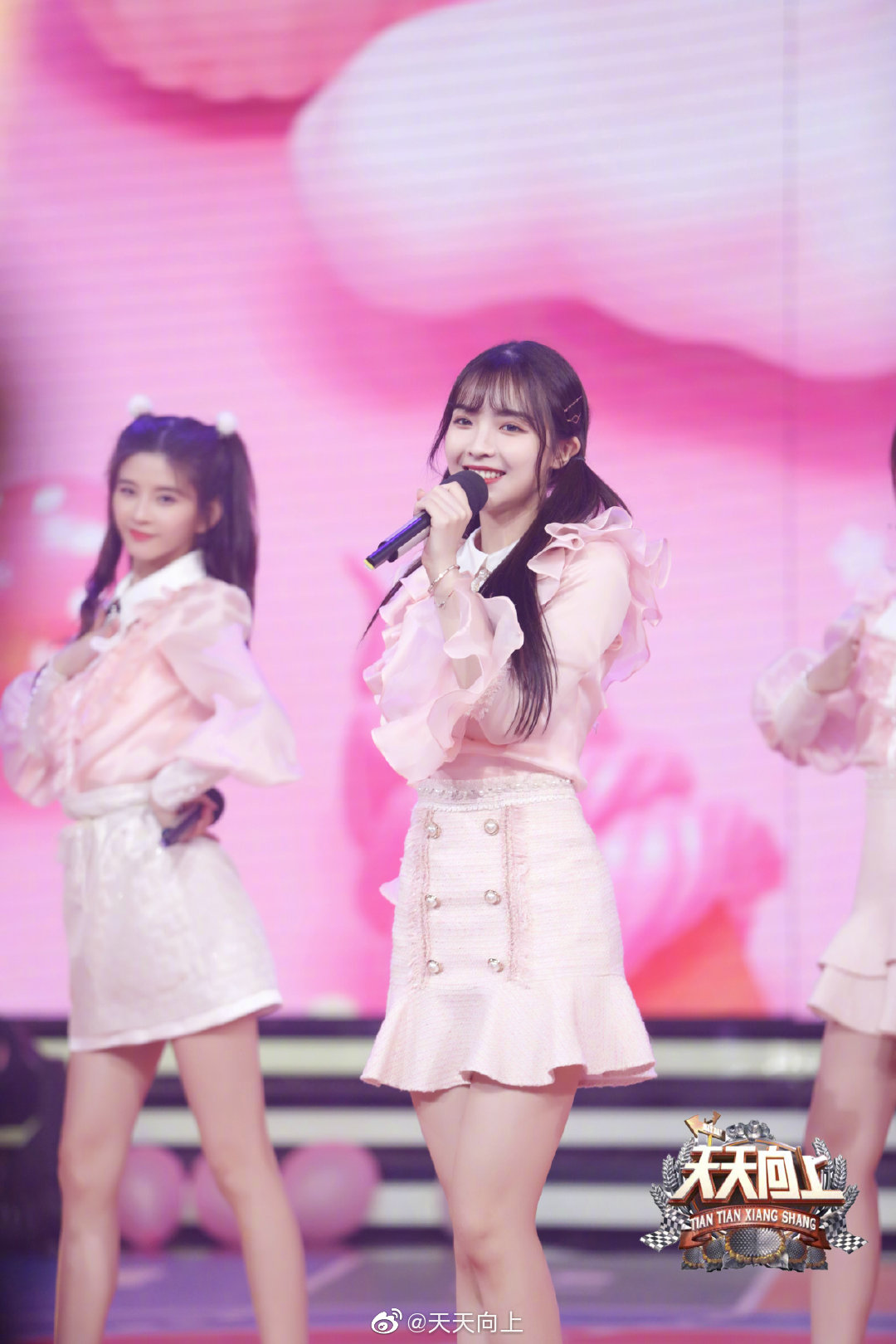 天天向上表演秀snh48-李艺彤 林思意 费沁源 沈梦瑶 许杨玉琢 张昕