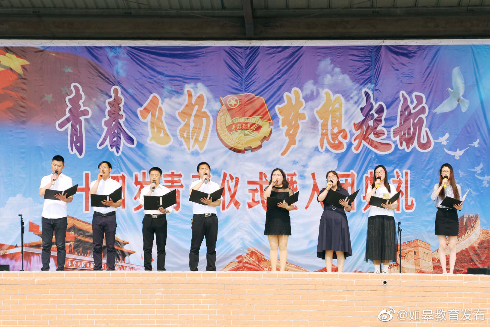 如皋市石庄初中举行"青春飞扬·梦想起航"十四岁青春仪式