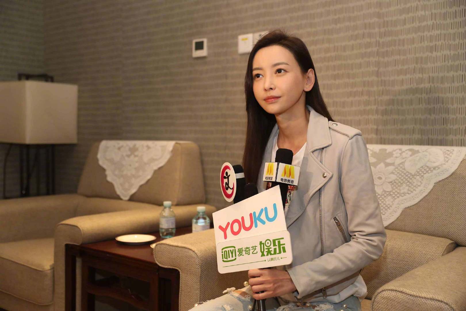 《重回地球》开放媒体探班 任达华帅气亮相