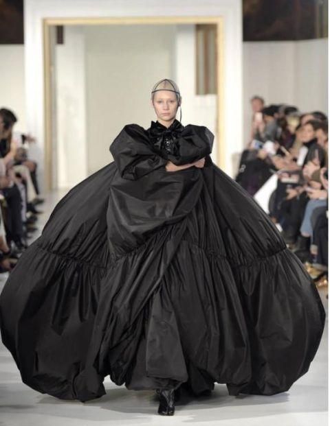 佟丽娅穿这件羽绒服被吐槽丑