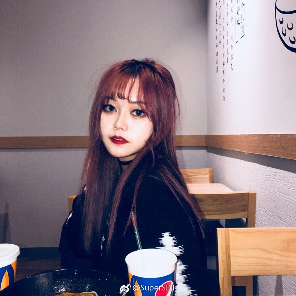 2000年 双子座 身高165cm 体重50kg 爱好