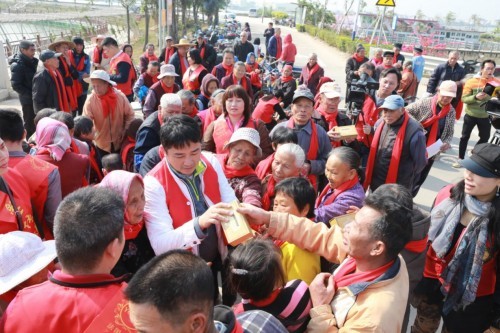 法国芳华携手广州义工组织关爱老人传递温暖