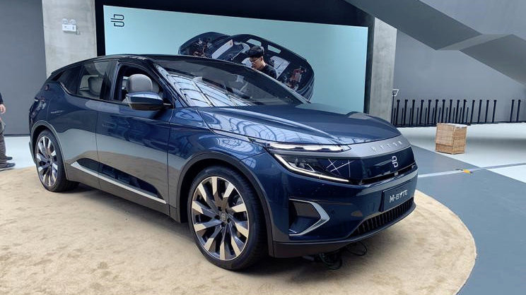 终于来了！拜腾M-Byte量产版，配42寸超级大屏，就问特斯拉服不服