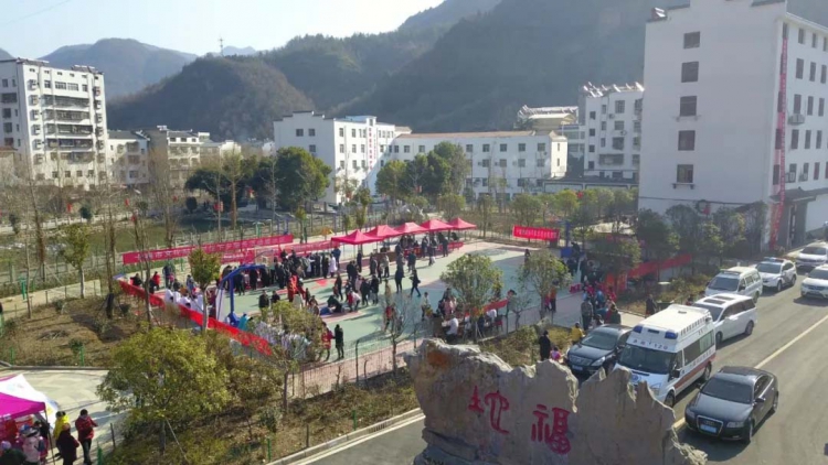 石狮市鸿山镇外来人口_薛之谦天外来物图片(3)