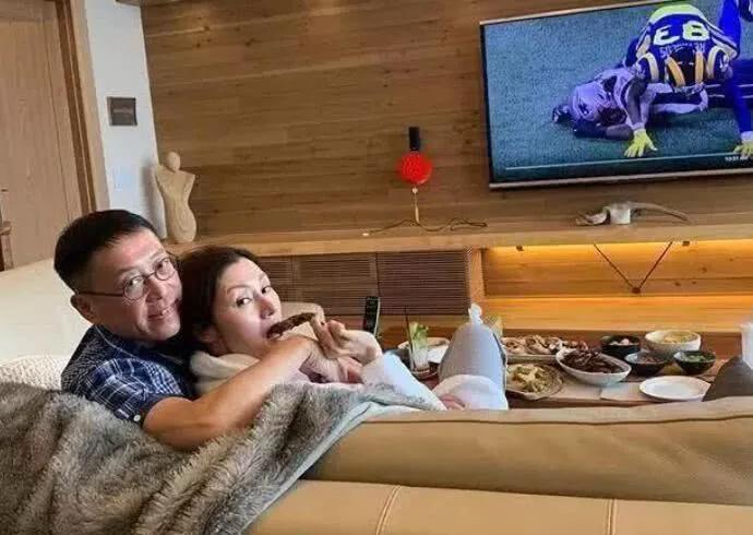 李嘉欣儿子正脸 小帅哥那么帅长大还得了