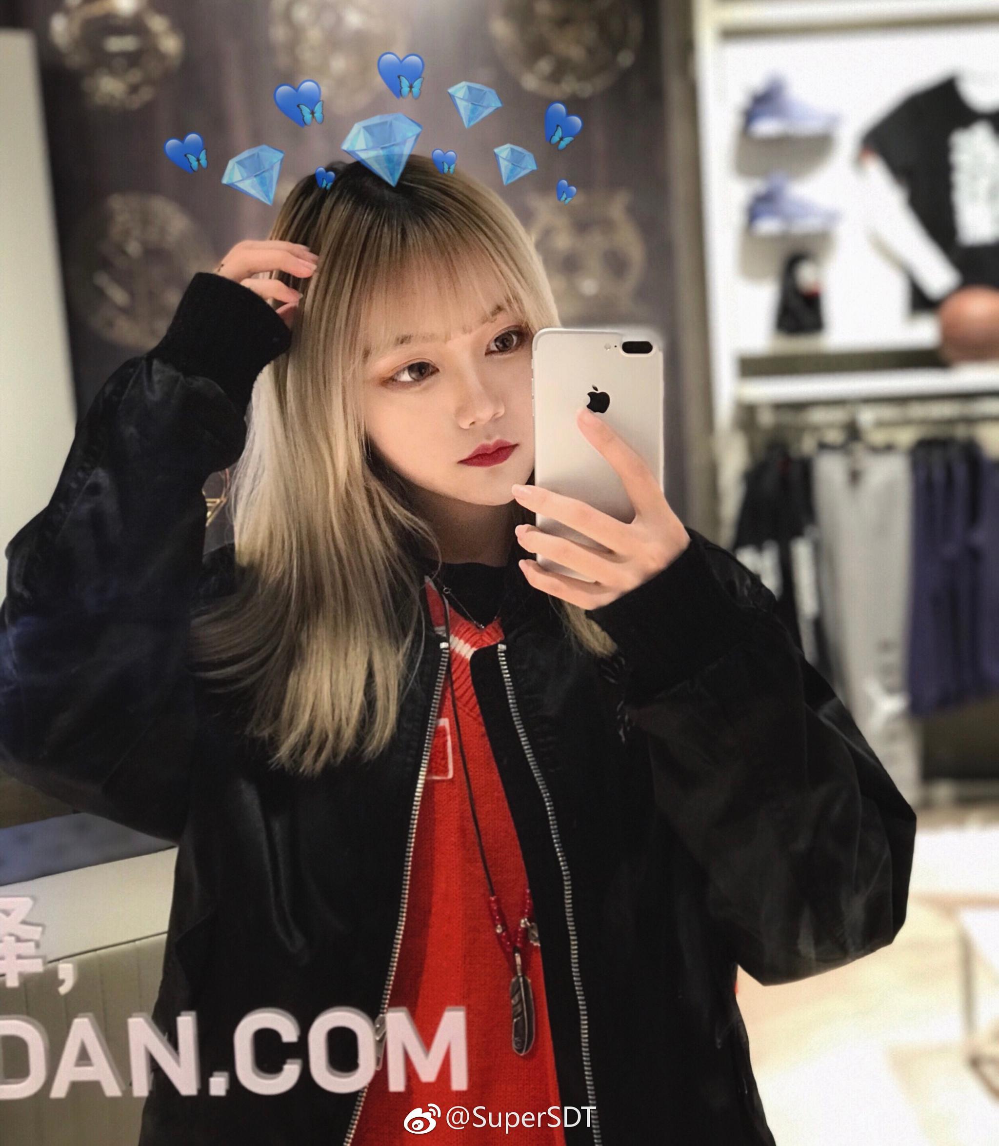 2000年 双子座 身高165cm 体重50kg 爱好