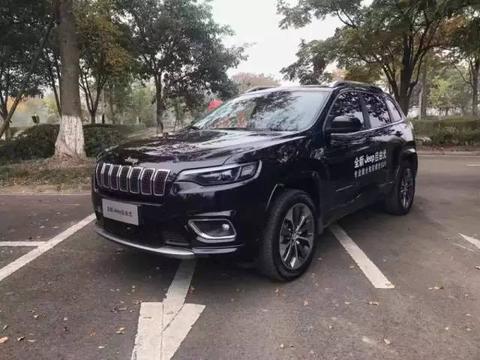 不再“眯眯眼”的自由光售价20万起！颜值还不错！是你的菜吗？