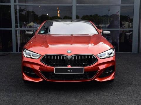 宝马真正的大哥，并不是7系，配激光大灯20寸轮圈，带敞篷标配V8