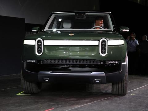 新物种：车长5米宽2米，15.6寸屏7座布局，续航659公里3.2秒破百