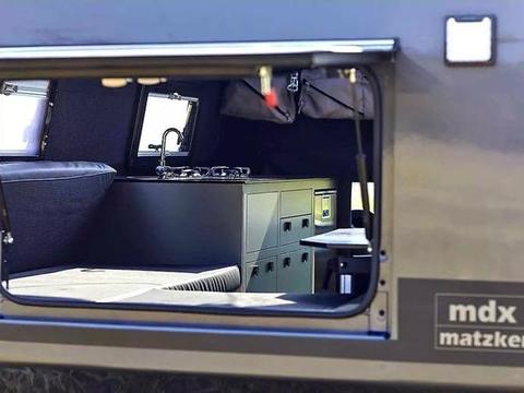 奔驰 X级皮卡改装的房车，很好看，很霸气