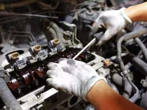 发动机积碳还用高压冲维修工说漏嘴，只用一招，积碳全不见