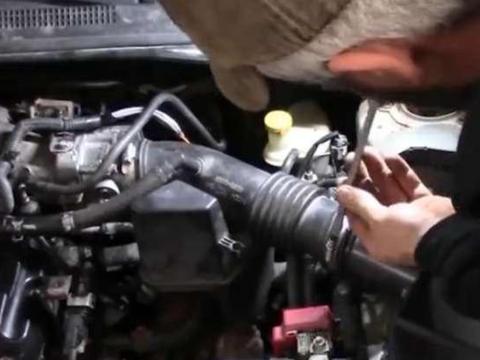 更换不同的机油时，用清洗发动机吗？