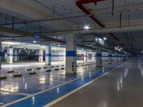 车位被占了你是怎么做的？别莽撞，老司机教你几招，必?.