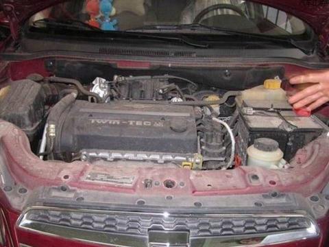 掀开引擎盖全是灰教你一笨招，仅需三分钟，全面清洗干净如初