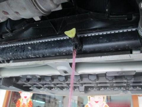 防冻液该不该换？朋友：修车师傅望你一年换十次，老师傅：瞎扯淡