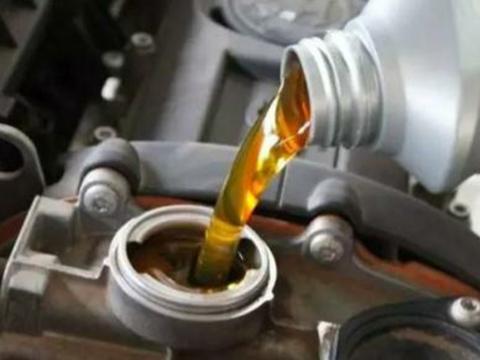 全合成机油多就要换一次？有人说5万公里，看看维修师傅怎么说