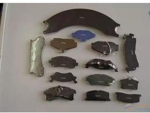 教你最的简单3招自检刹车片，人人都学得会，现在知道还不晚！