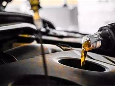汽车机油多久换一次？