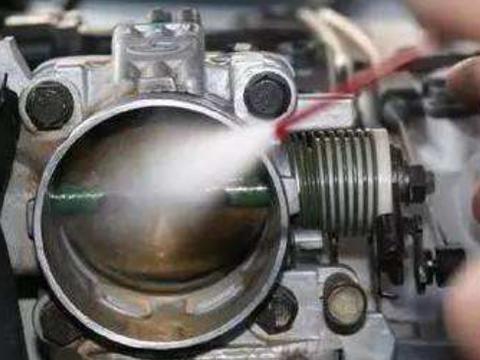 老师傅提醒：保养别只懂换机油，定期清理这个部位，爱车多开5年