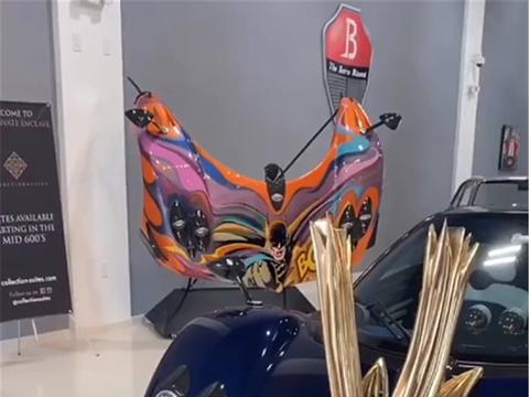 千万帕加尼现展厅，全球仅一辆，2.7秒破百，车头还有“金冠”