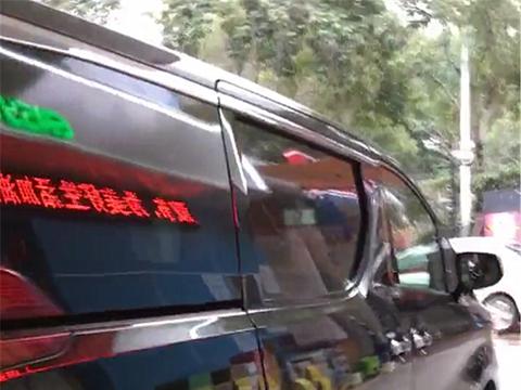 上海一加油站偶遇77万埃尔法，牌比车还贵，数字是国人最爱！