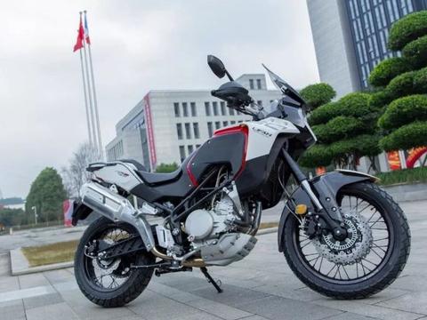 国产又出新车，450cc硬派拉力车，颜值出众，多项配置加身！