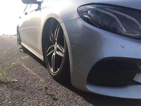 40万奔驰集体出现减震断裂,厂家不理睬,车主