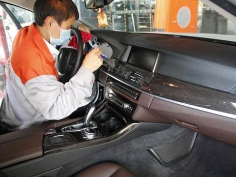 车内灰尘别再用毛巾擦了，只要用这招天天开新车