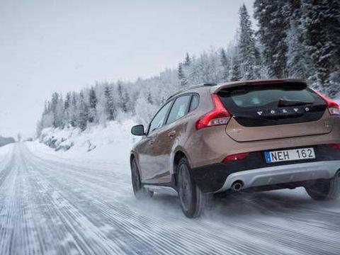 下雪天，面对全车身的雪，你有何妙招？