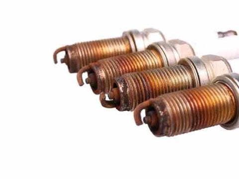 更换火花塞时，这3点千万要注意，一不小心发动机就报废了