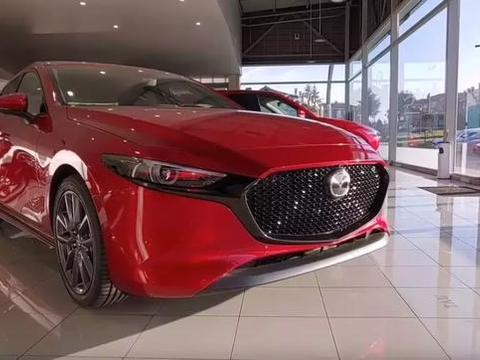 首台新“马自达3”魂动红到店，炫酷版新钥匙你喜欢么？