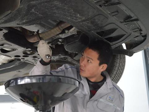 车子保养换个机油就没事记住清理这个孔，开车就带劲