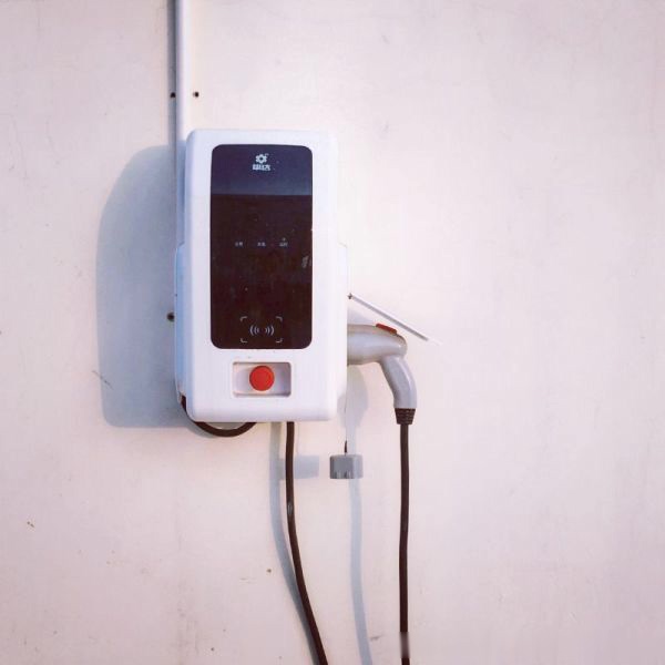 现阶段电动汽车在国内充电问题怎么解决？