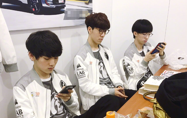 第一次使用琴女就赢了？Y4：打IG是我第一次使用琴女