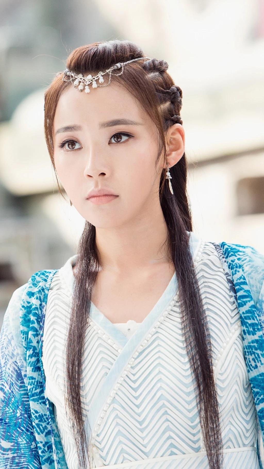 同样是娃娃脸的张佳宁和赵丽颖,在这部剧中差别也是太大