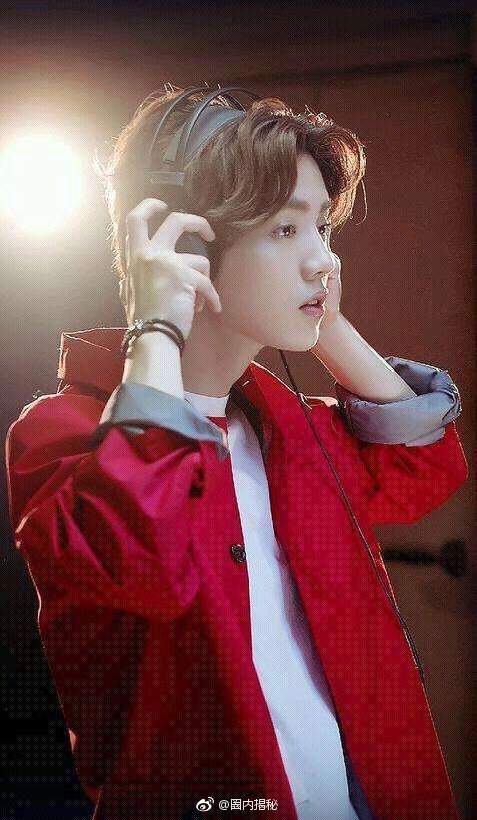 有爆料电竞网剧《穿越火线》是鹿晗和肖战双男