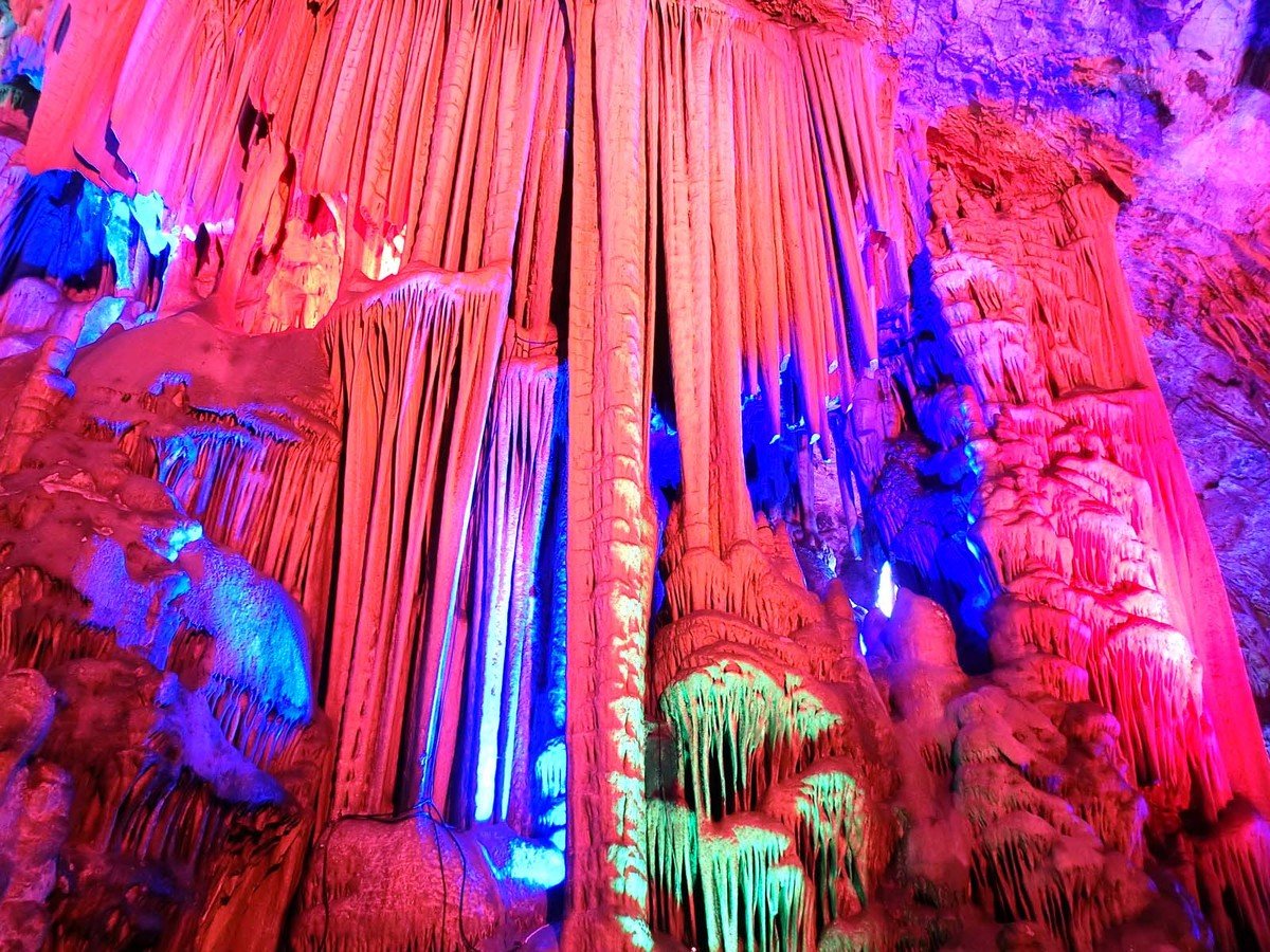 柞水溶洞国家地质公园是以溶洞、峡谷、瀑布、古生物化石等地质遗迹景|柞水溶洞|溶洞|钟乳石_新浪新闻