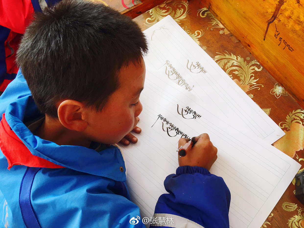 西藏自治区从1985年实行教育三包政策