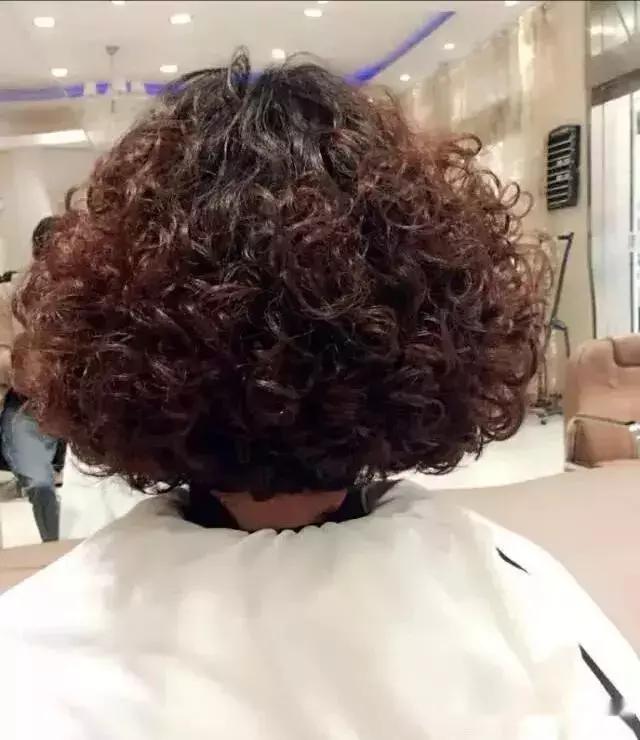 过年最有仪式感的是烫头的妈妈们