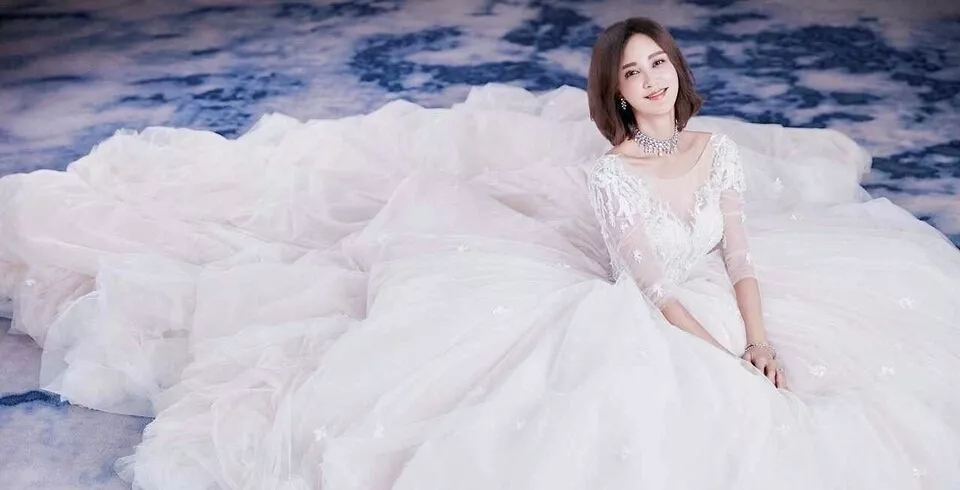 梦见自己结婚穿白色婚纱_梦见自己穿婚纱戴钻戒(3)
